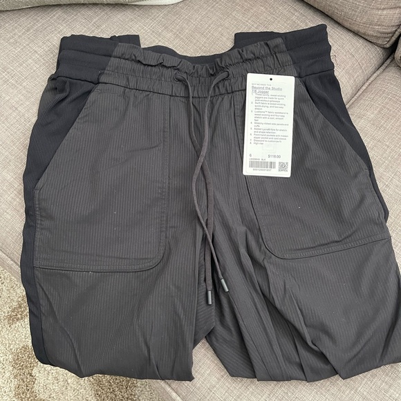 EEUC Lululemon Beyond the Studio 7/8 Jogger size 6 - Picture 4 of 7